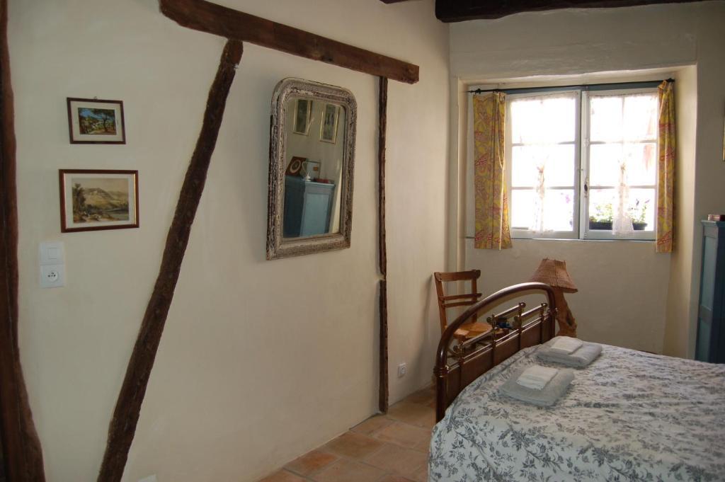 Auberge Lion D'Or Saint-Antonin Rom bilde